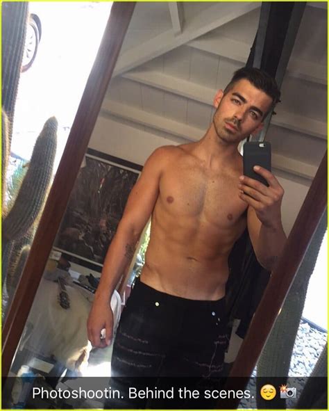 nick jonas nipples|Are Joe Jonas and Nick Jonas Are in a Shirtless Selfie。